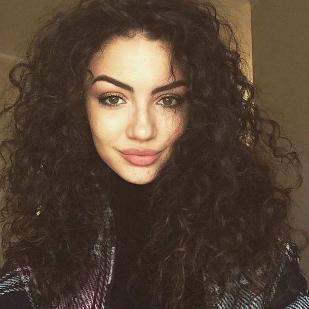 Featured image of post Curly Hair Pretty Brunette Girls