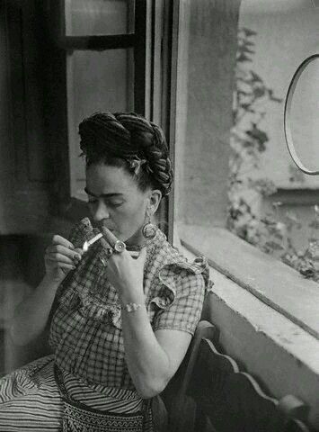 Featured image of post Frida Kahlo Smoking